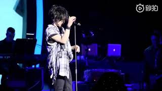 华晨宇~《降临》上海滴水湖音乐节0525-04