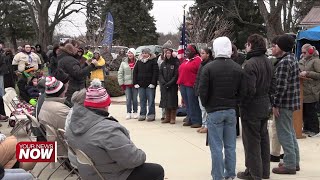 Community honors veterans with more than 620 wreaths at Shawnee Cemetery