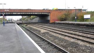 (HD) 1Z82 35028 Clan Line passes Newbury with The Merchant Venturer Railtour 21/11/09