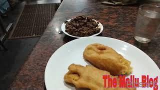 Kerala most traditional food .Beef Fry And Banana Fry പഴം പൊരിച്ചതും ബീഫ് ഫ്രൈയും പിന്നെ പൊറോട്ടയും