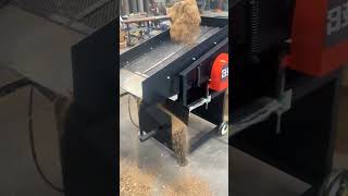 Small vibrating sand screening machine #India #Kazakhstan #Angola #screeningmachine #screen