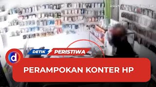 Rekaman CCTV Aksi Perampok Bersajam Gasak Konter HP di Sidrap