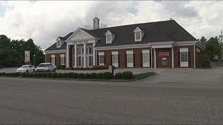 Police search for suspected serial bank robber