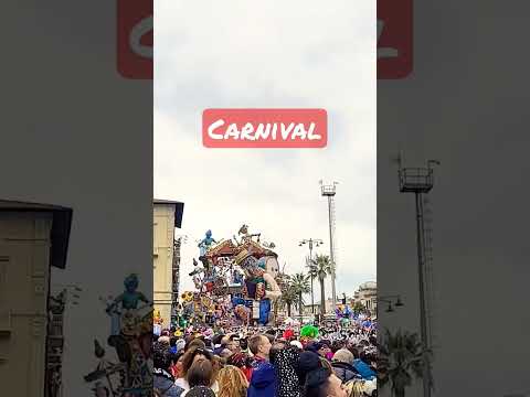 How does Viareggio celebrate Carnevale?
