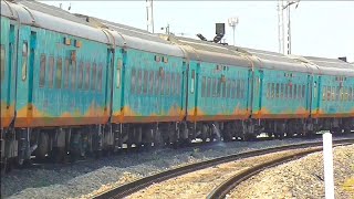 22923 Bandra Jamnagar Humsafar Express Entering Surendranagar Junction.