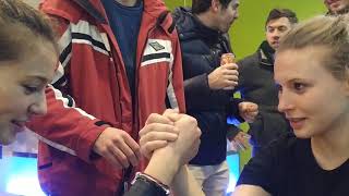 Braccio di Ferro - Armwrestling girls