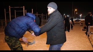 Приём для нейтрализации нападающего с ножом, бутылкой или штопором