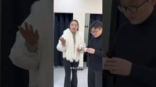 留留服装店快开业了，买一身衣服捧捧场，姊妹们这件大袄怎么样！