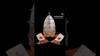 👉 Is this really the ugliest papal tiara ever?