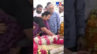 గుండెలవిసేలా రోదిస్తున్న తారకరత్న తల్లి | Taraka Ratna No More - TV9