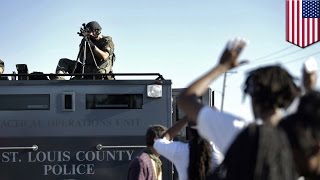 Ferguson w Turmoil: ciężko uzbrojona policja przerywa demonstrację.