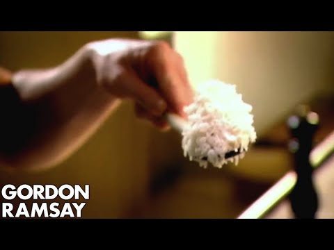 How to Rinse Rice (Two Methods)