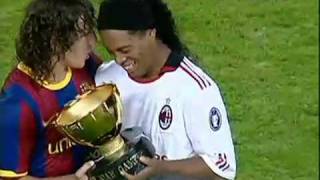 Ronaldinho Gaucho é homenagiado pelo  F C Barcelona.