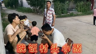 中午剩菜吃不完，晚上大脸让奶奶给下面条吃，蹭邻居家一杯啤酒美