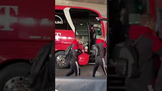 BAYERN MÜNCHEN PLAYERS OUT OF BUS