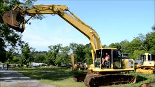 Online Only Auction - Excavator 2004 Komatsu - Lot #1 in Throneberry Equipment Auction