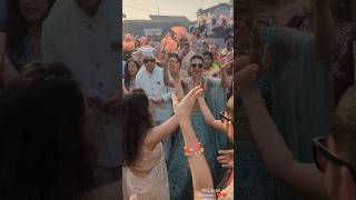 Priyanka Chopra DANCES to 'Desi Girl' while hubby Nick Jonas cheers for her at Siddharth's Baraat 🤩