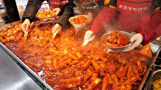 This is an authentic Korean tteokbokki with 40 years of history!! / korean stree