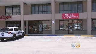 Police Looking For Robbery Suspects Disguised As Construction Workers