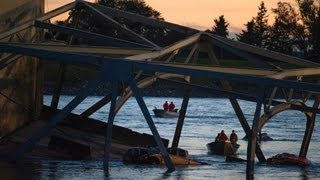 Watch Washington bridge collapse