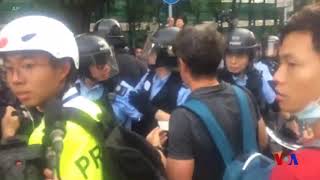 香港反水貨客抗議爆衝突  警方揮舞警棍驅趕示威者 (粵語)