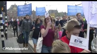 Boze vissers Uit  Nederland \u0026 België  demonstreren in Amsterdam