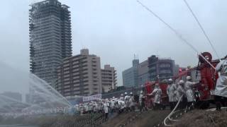 熊本市消防出初め式の放水（2013.1.13）