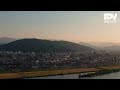 空からとくしま　夕日に映える雄大な眉山（徳島市中心部）