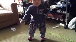 【激写】歩いた！感動の瞬間ω 赤ちゃんはじめの一歩 生後10ヶ月の赤ちゃん Toddler Baby Walking ベビちゃんねる 赤ちゃん成長記録動画 もっちゃん動画