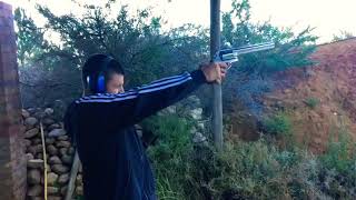Shooting a S&W .500 magnum (slow motion)