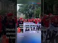 aksi ribuan buruh lakukan long march di jakarta