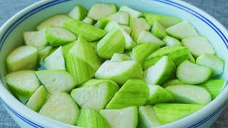 [Xiaoying Cuisine]Soak the sponge gourd in the saline water and steam it with oil, it will be tasty