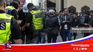 Pasca-PRU15: Kumpulan Baju Hitam Berkumpul Di Ibu Pejabat UMNO