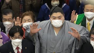 Abi receives 1 ton of onions (2022.12.20) 阿炎関の優勝パレード、越谷レイクタウン