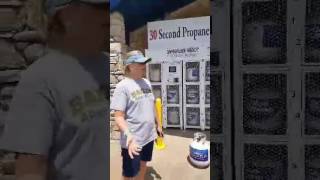 Automated propane exchange vending machine