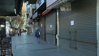 Tiendas cierran de nuevo en Buenos Aires por alza de contagios de coronavirus | AFP