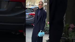 #JenniferLopez con un look urban chic e borsa Chanel a #NewYork