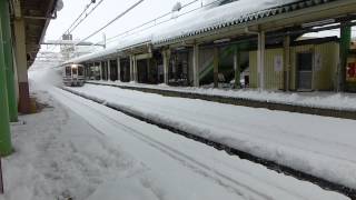 真冬の雪しぶき!轟く警笛!!HK100形　（最後に除雪車）