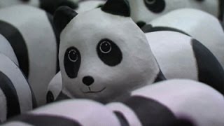 1600 Paper Pandas Arrive at Hong Kong Airport