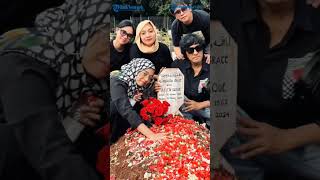 Potret Haru Ikang Fawzi dan Kedua Anaknya Ziarah ke Makam Marissa Haque