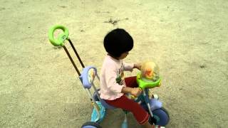 三輪車の練習 ゆいにゃん3歳7か月  Tricycle