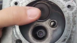 Difference between exhaust and intake valve