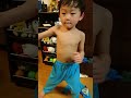 縦に割れた腹筋 shorts