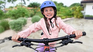 SIENNA IS SAD SHE CAN’T RIDE A BIKE… *overcoming her fear* | Family Fizz