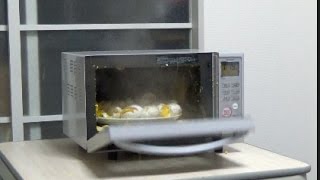 卵を３０個電子レンジに入れたら爆発する？？　put in 30 eggs in microwave