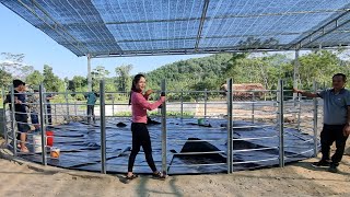 The fish tank is assembled with many iron bars and HDPE plastic sheets.