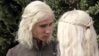 Game of Thrones - Viserys bad talks to Daenerys