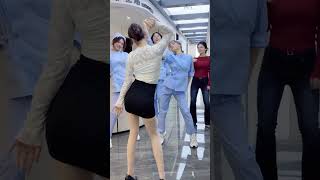 一下班就跟打鸡血一样 #shortsvideo #dance #nurses #护士跳舞