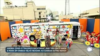 Família do Palhaço Sucatinha se emociona ao ganhar ônibus novo no Domingo Show