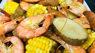 Festin de fruits de mer cajun 🦐 🌽🌶🧄🦀🍋🦞🫑🥔